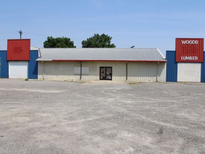 700 S Walnut Street details