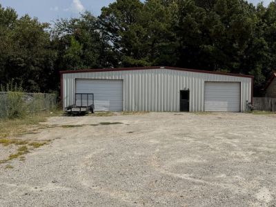 904  Independence Ave details