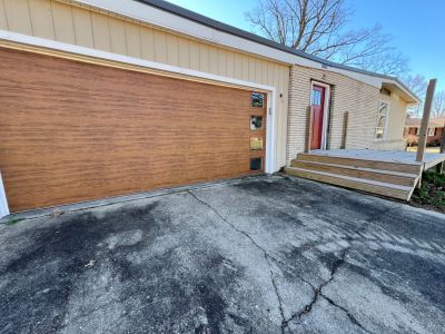 1029 North Woodland Drive details