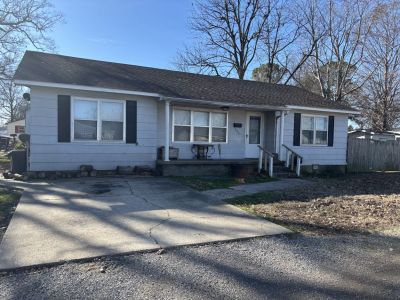 301 West Castor Street details