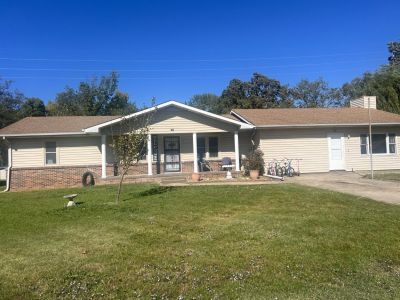 908 Daisy Drive details