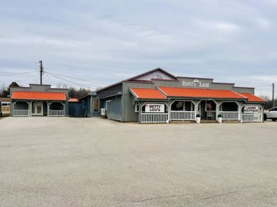 16335 North Outer Road details