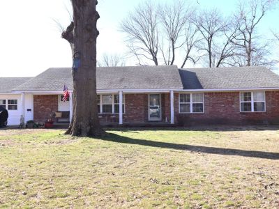 405 Stokes Blvd details