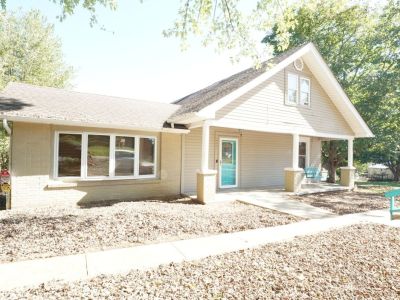 311 W Richardson Ave details