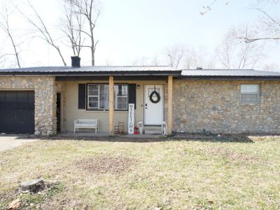 609 Harry Dr details