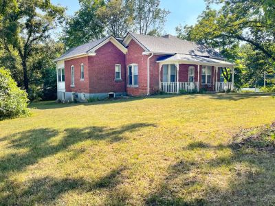 100 E Shawnee St details