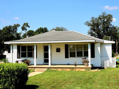 801 N Poplar  details